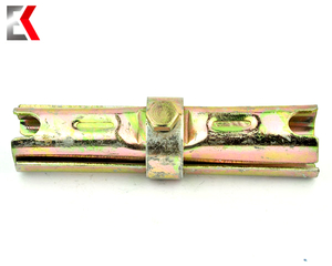 الضغط على دبوس المفصل الداخلي