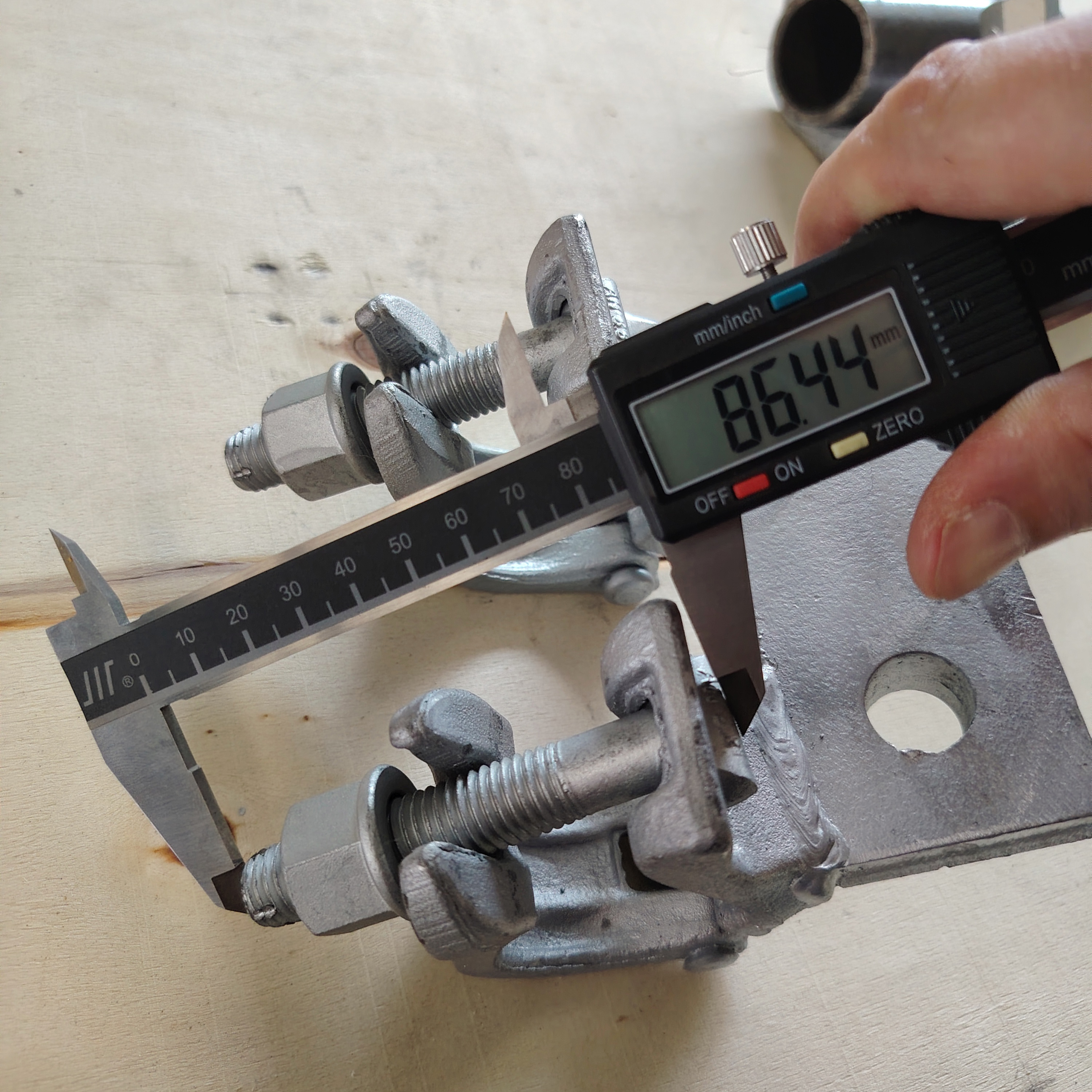 قاعدة مخصصة مشبك سقالات على شكل خاص 