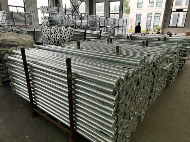 الدعائم المعدنية