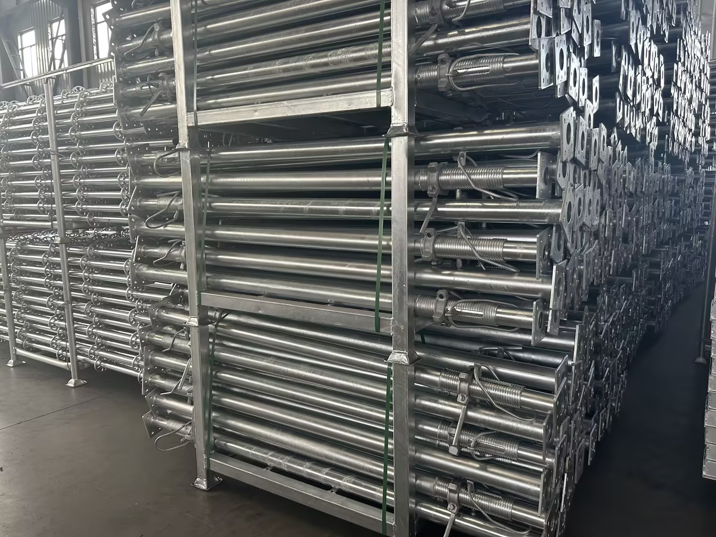 الدعائم المعدنية 