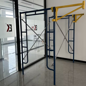 المشي من خلال السقالات