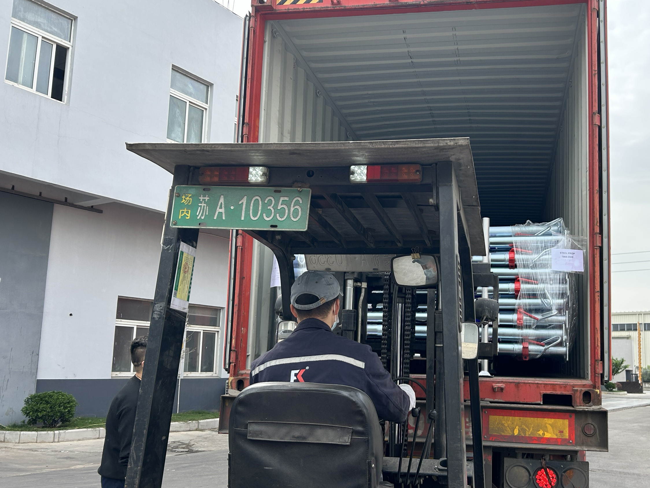 الدعائم السقالات 