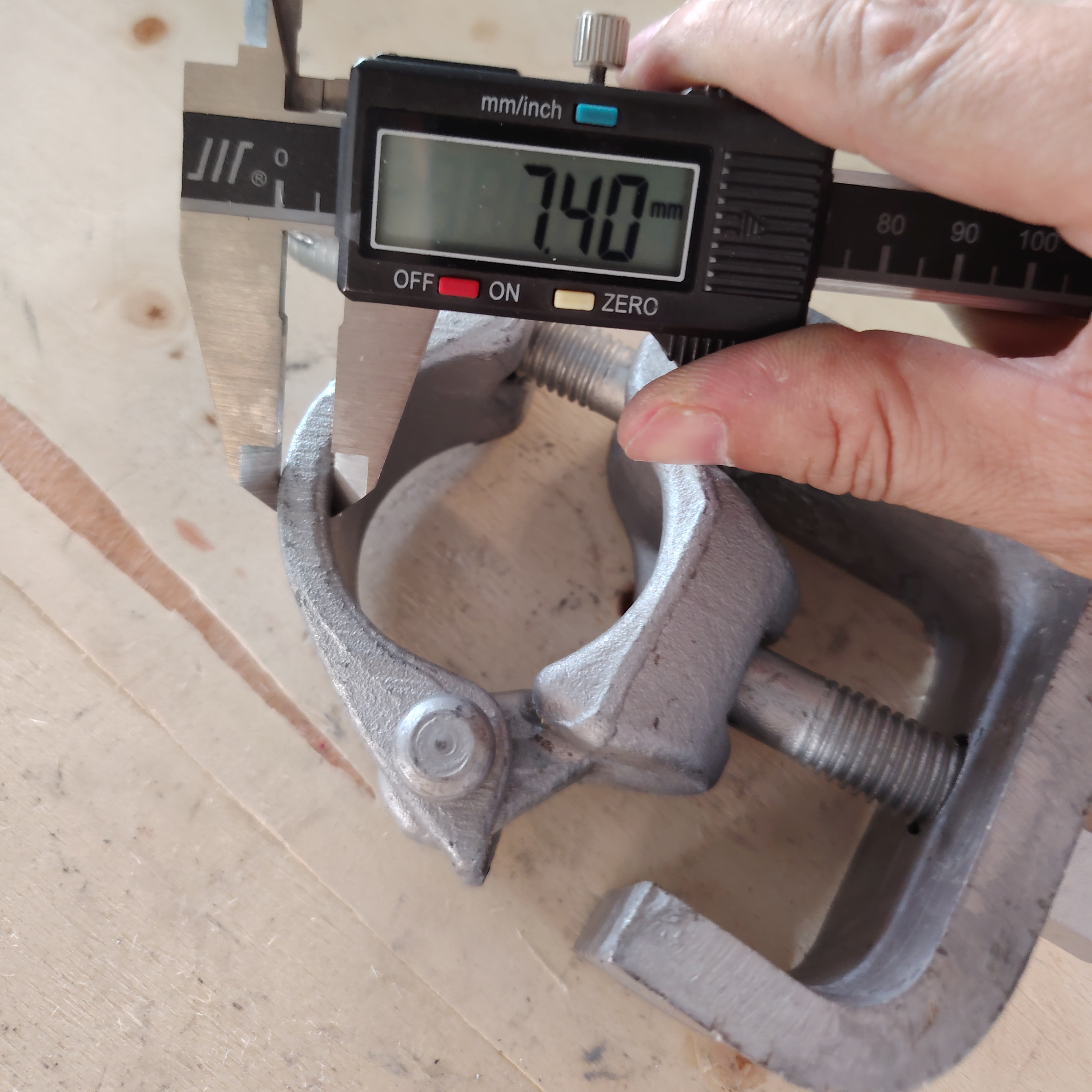 Bjelke Klips مشبك السقالات ذو الشكل الخاص