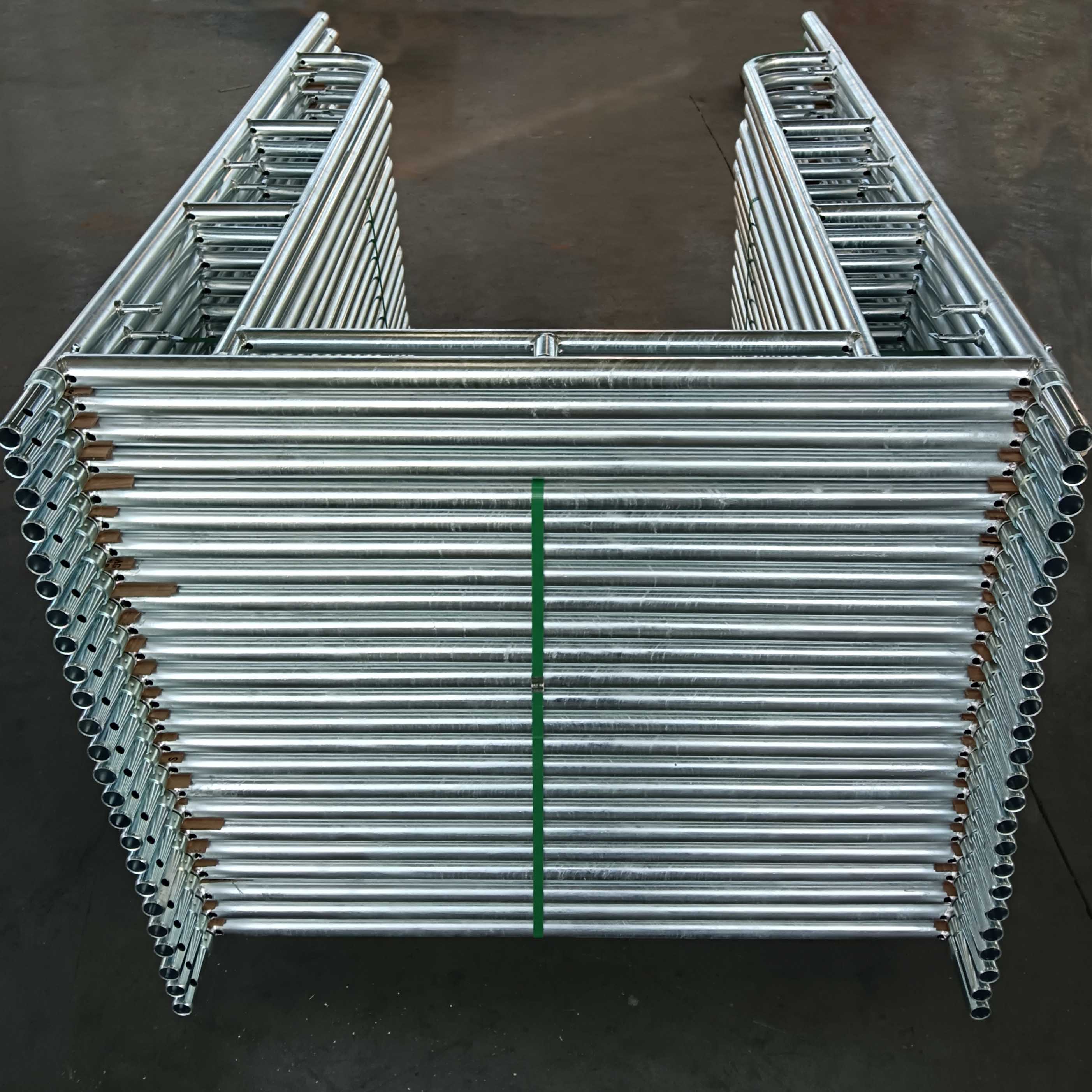 المشي من خلال السقالات