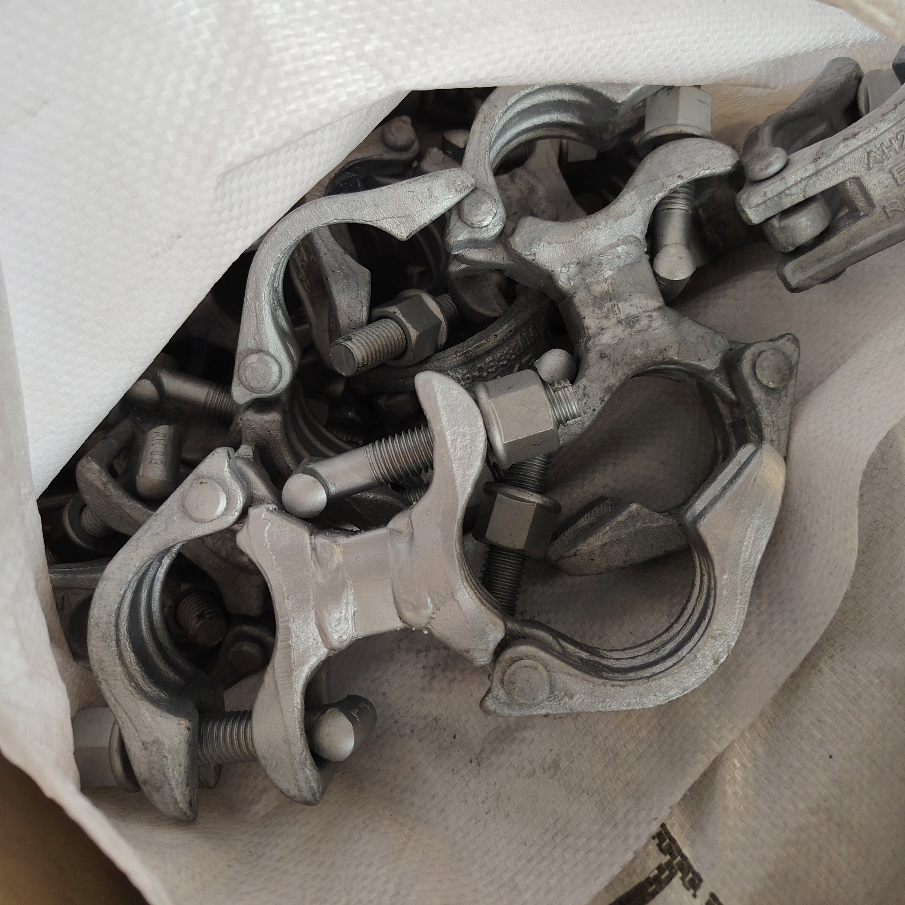 قارنة المسافة - مشبك السقالات ذو الشكل الخاص مقاس 98 مم