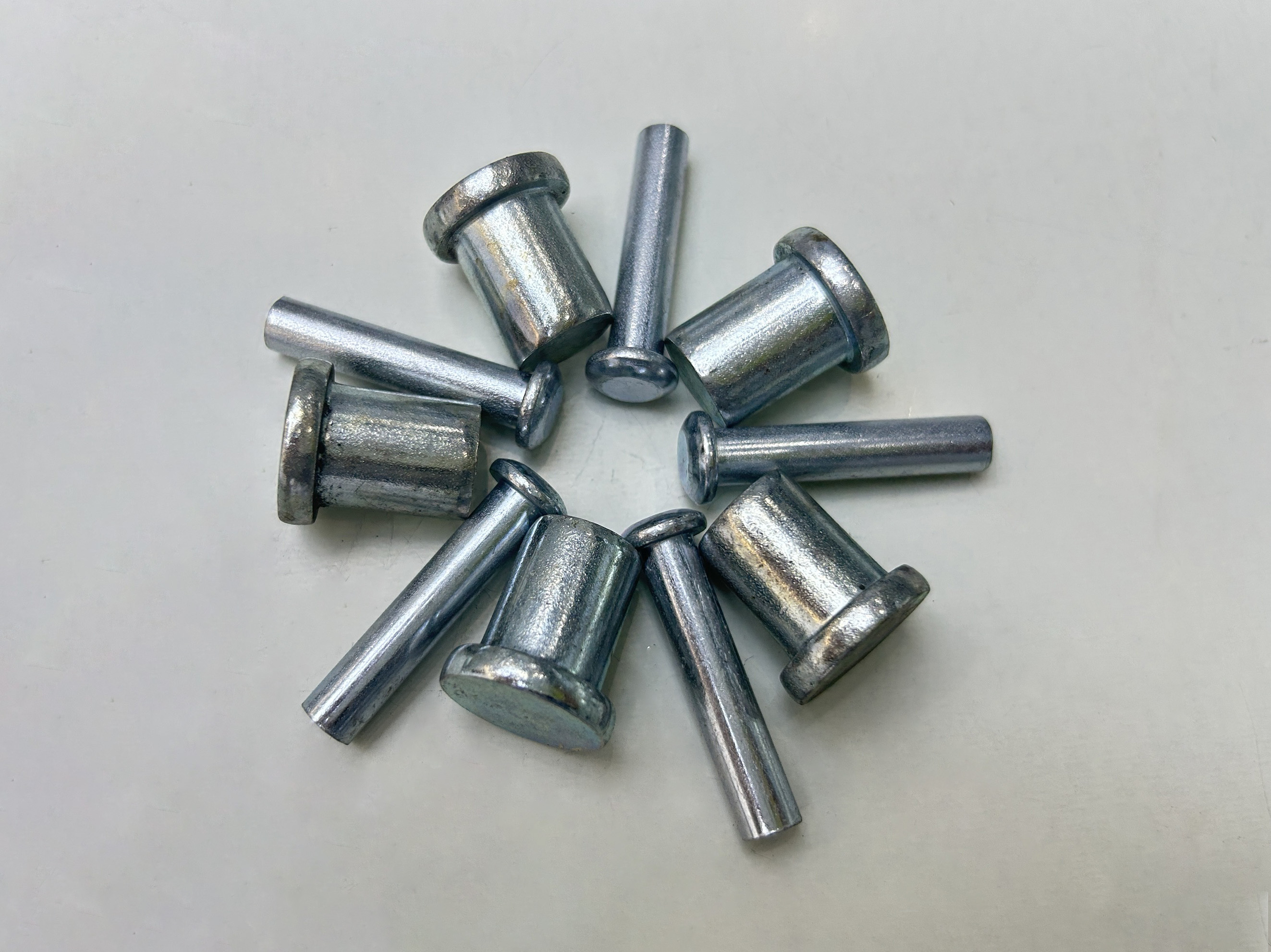 السقالات المقرنة برشام 