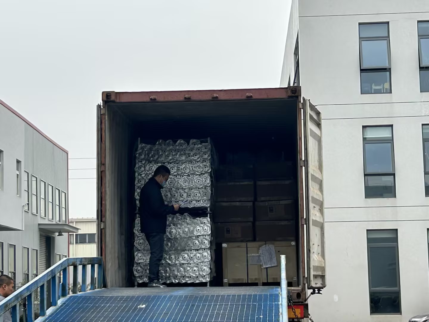 قاعدة جاك الشحن 