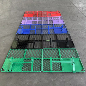 باب مصيدة السقالات بألوان مختلفة