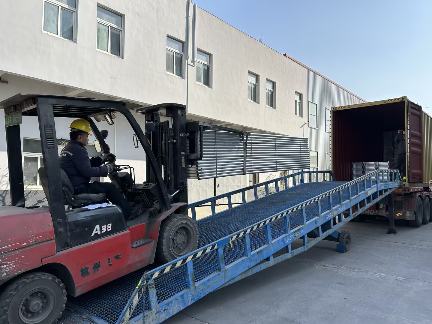 سقالة شعرية شعاع الشحن 