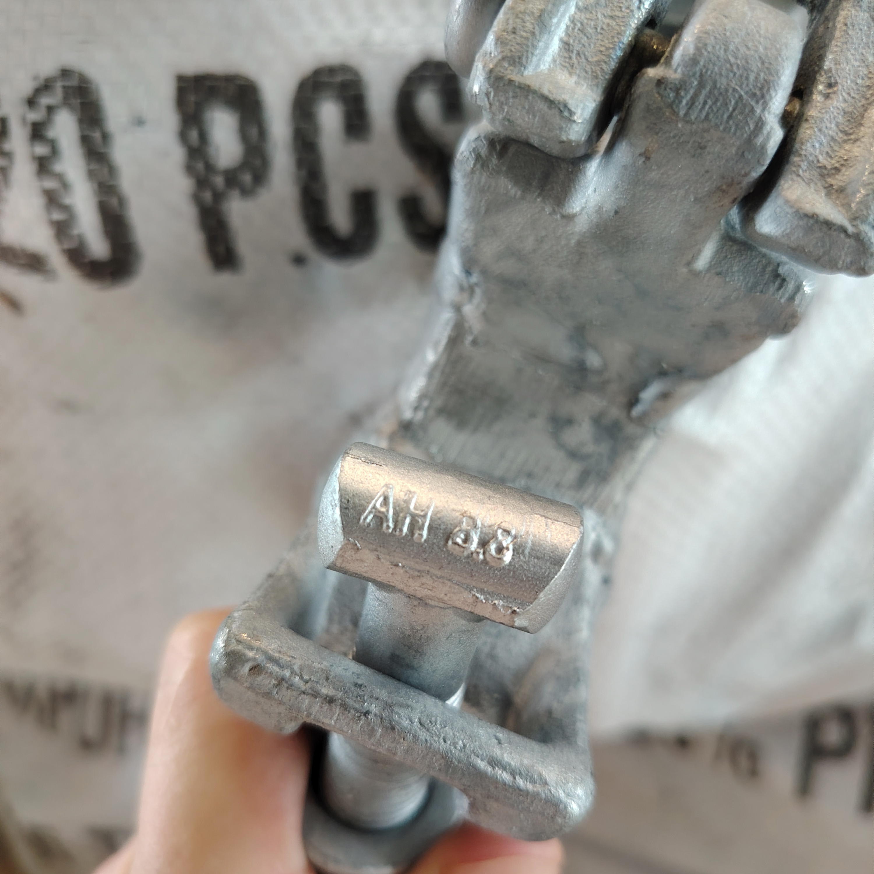 مقرنة مسافة مشبك السقالات على شكل خاص - 98 مم 