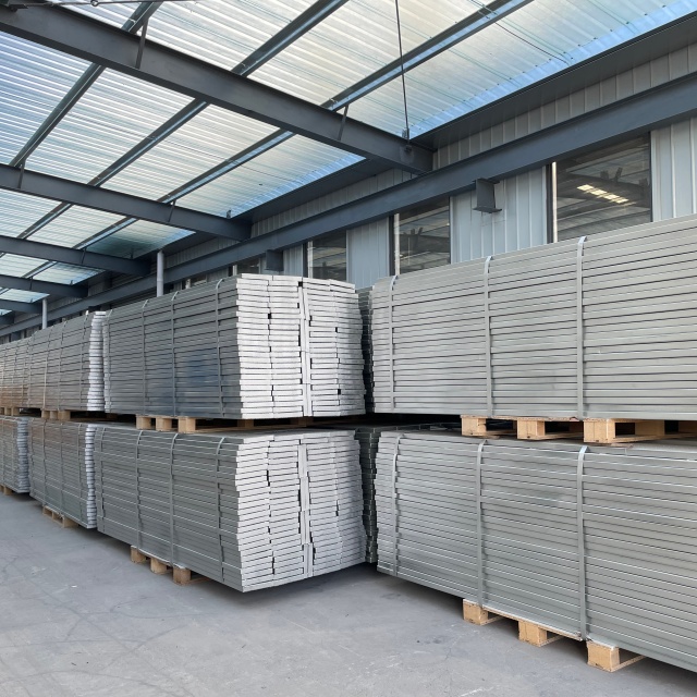 1.5 متر من الصلب مغلق