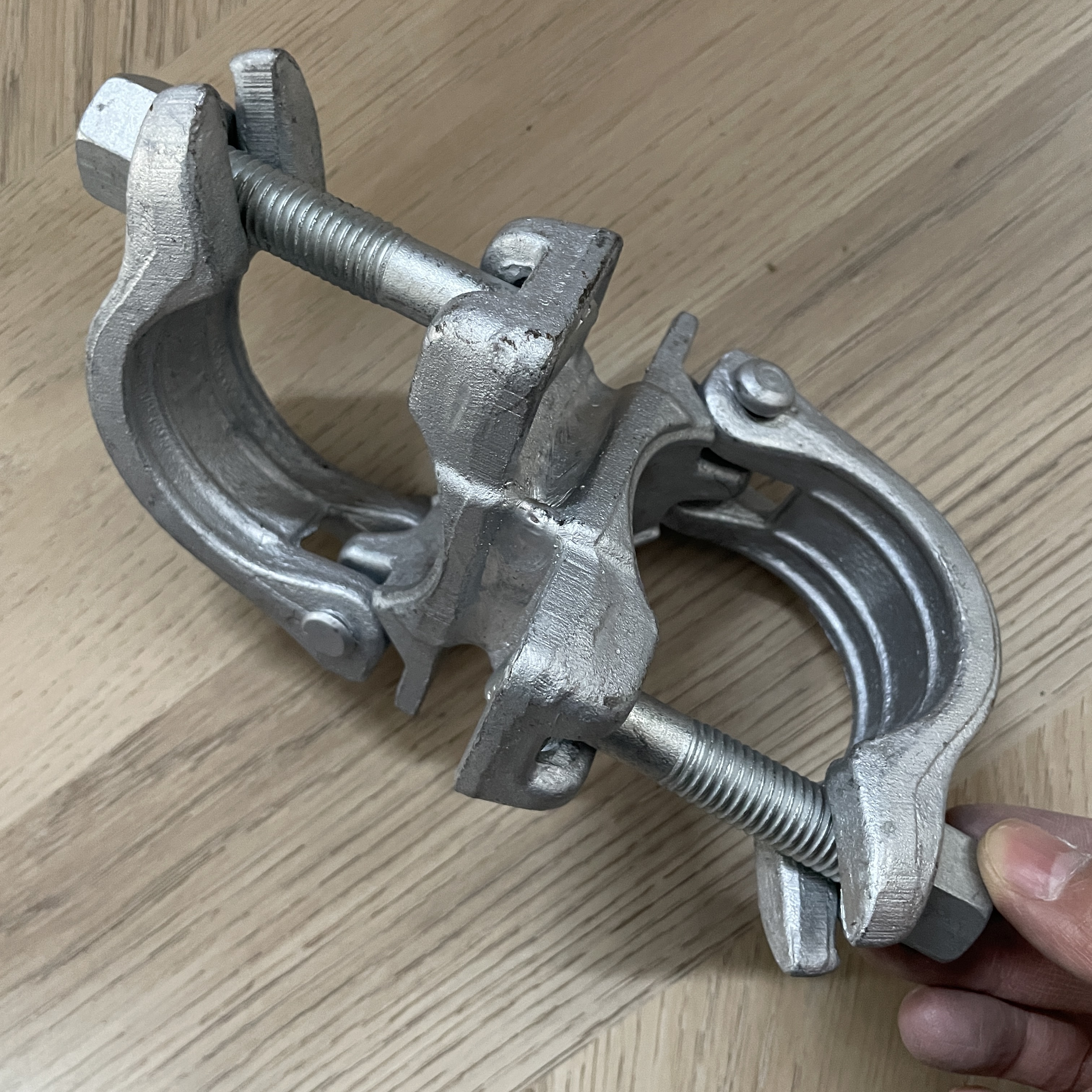 مقرنة مزدوجة 60 × 60 مشبك سقالات على شكل خاص