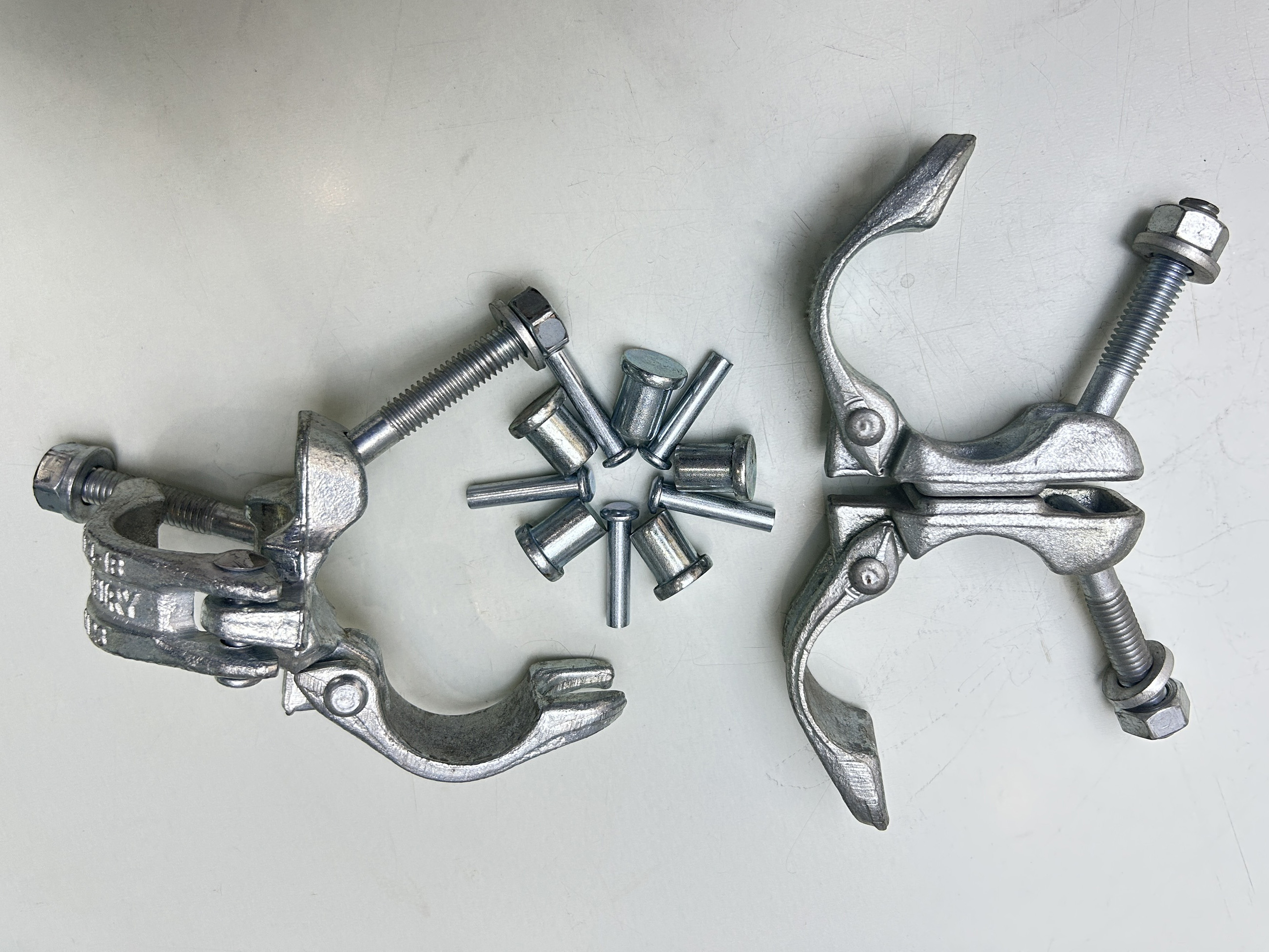 السقالات المقرنة برشام 