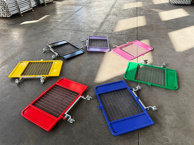 بوابة السقالات الملونة