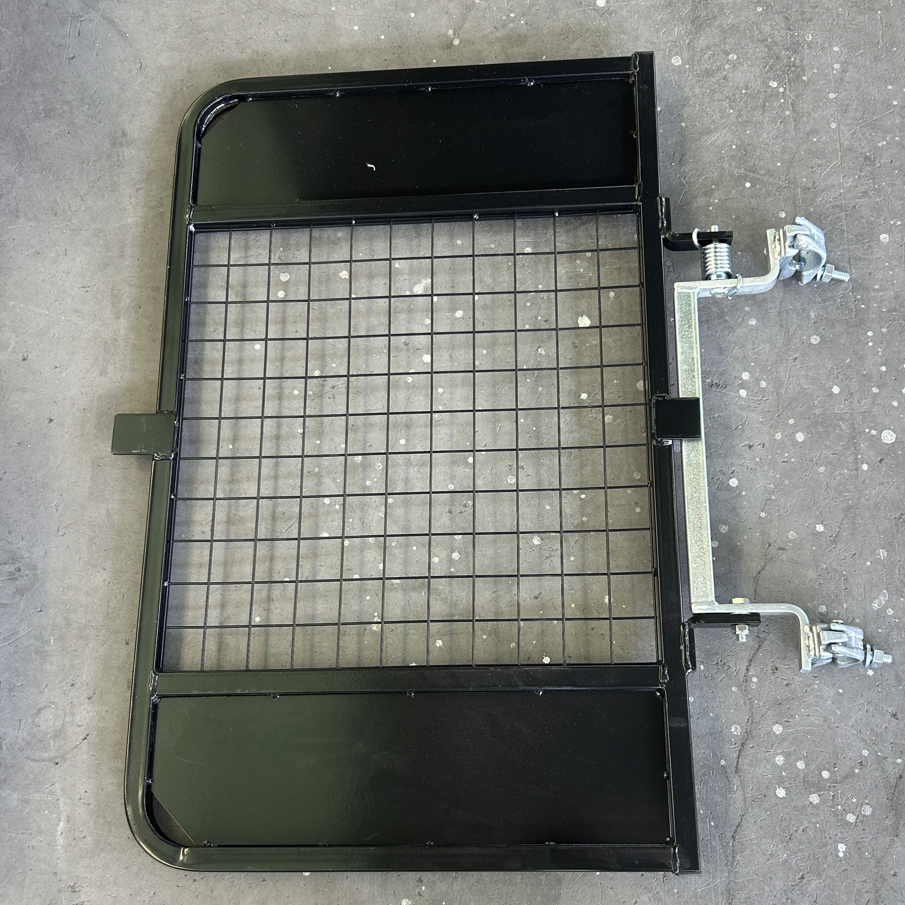 بوابة وصول سلم قابلة للعكس باللون الأسود 