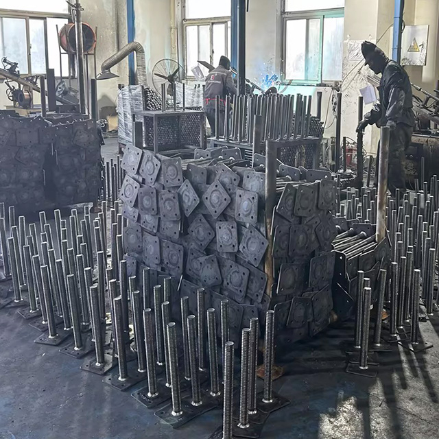 مقبس قاعدة صلب قابل للتعديل